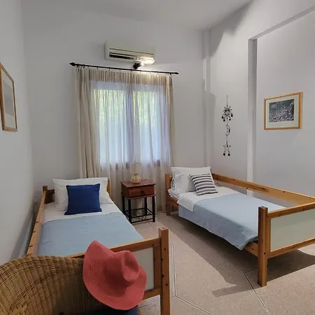 Vila Aegean & Garden In