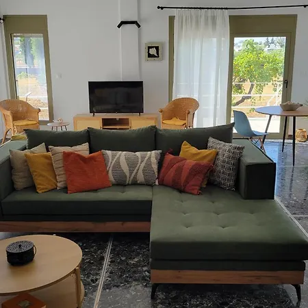 Aegean & Garden In Villa Faliraki